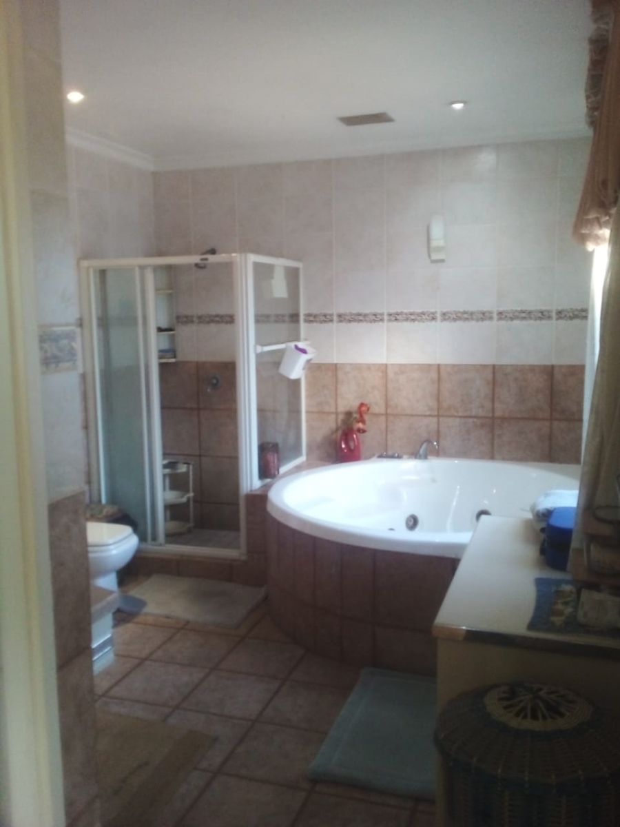 4 Bedroom Property for Sale in Three Rivers Proper Gauteng