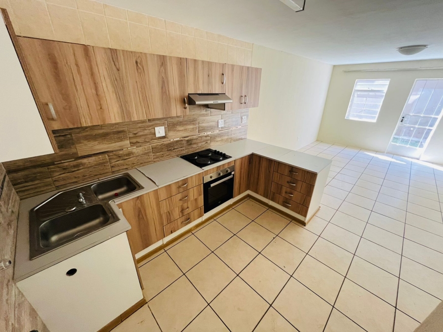 To Let 3 Bedroom Property for Rent in Florentia Gauteng