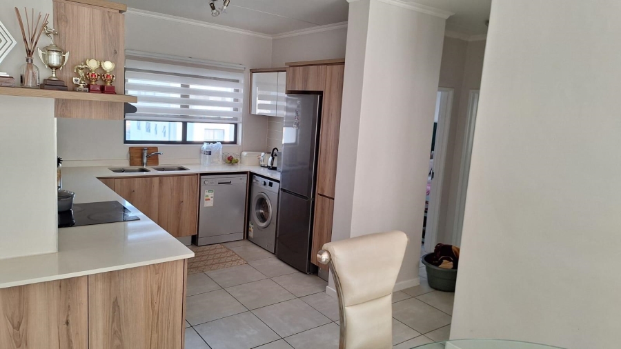 2 Bedroom Property for Sale in Crowthorne AH Gauteng