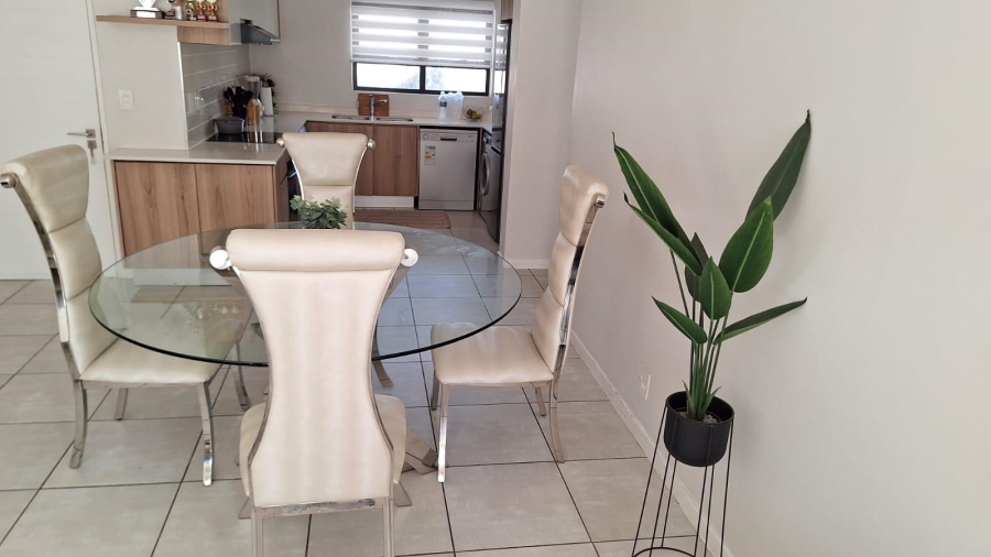 2 Bedroom Property for Sale in Crowthorne AH Gauteng