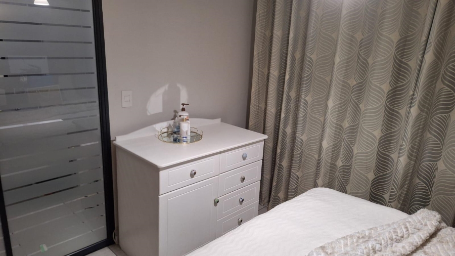 2 Bedroom Property for Sale in Crowthorne AH Gauteng