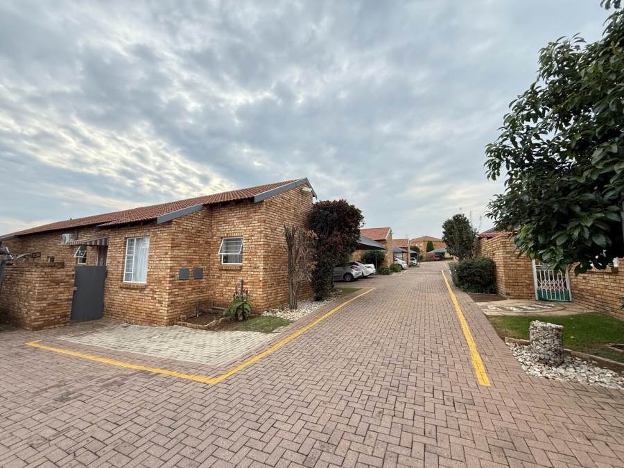 2 Bedroom Property for Sale in Liefde en Vrede Gauteng