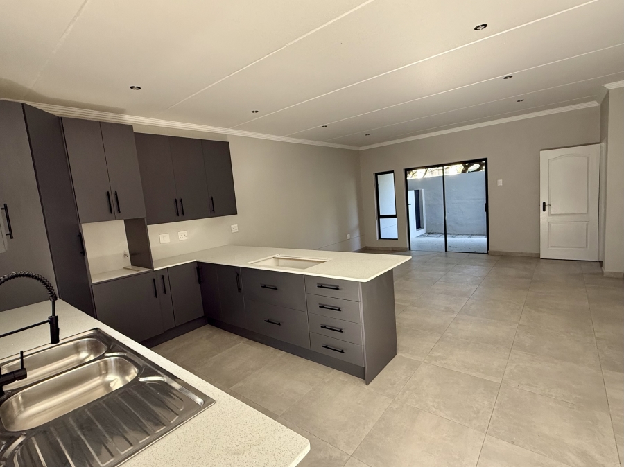 To Let 2 Bedroom Property for Rent in Bryanston Gauteng