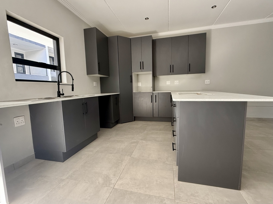 To Let 2 Bedroom Property for Rent in Bryanston Gauteng