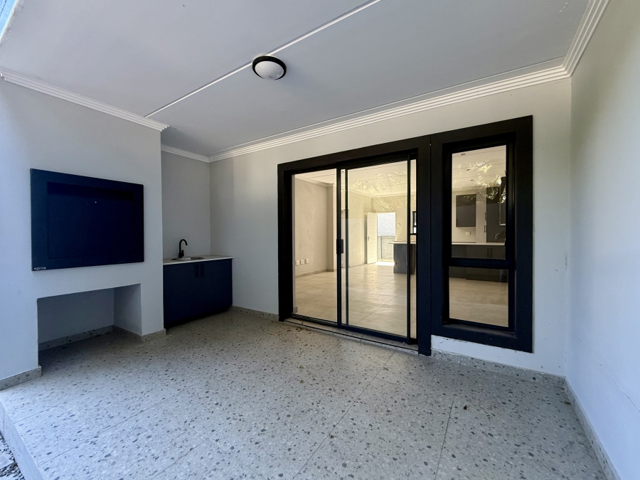 To Let 2 Bedroom Property for Rent in Bryanston Gauteng
