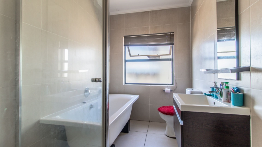 1 Bedroom Property for Sale in Fourways Gauteng