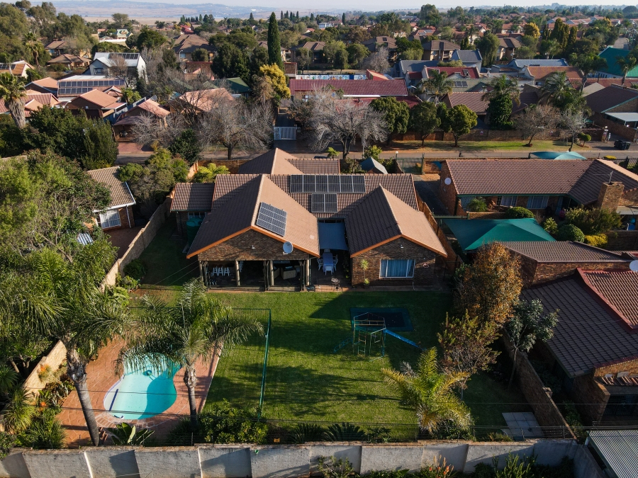5 Bedroom Property for Sale in Moreleta Park Gauteng