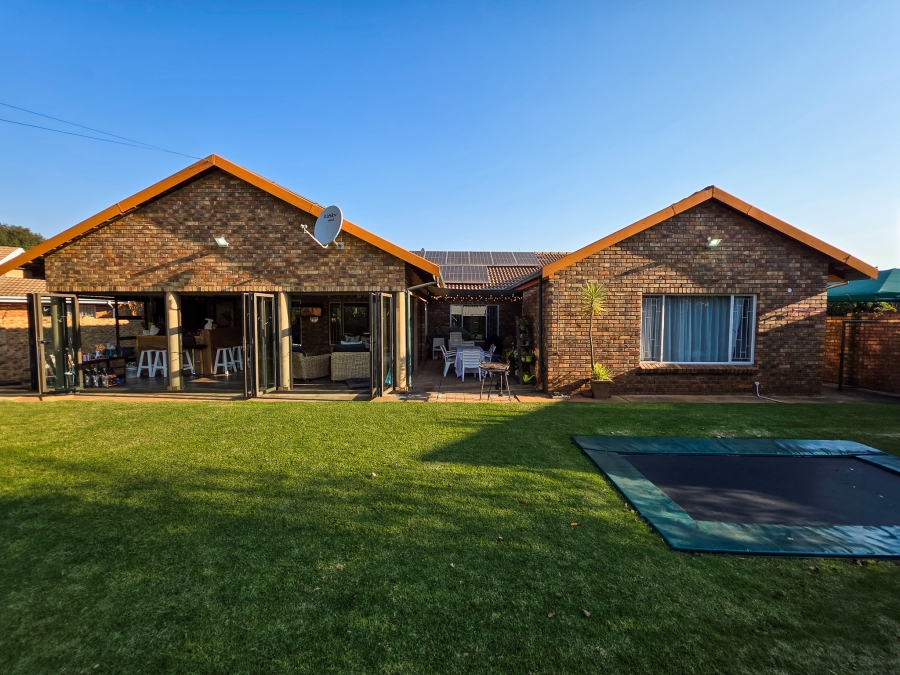 5 Bedroom Property for Sale in Moreleta Park Gauteng