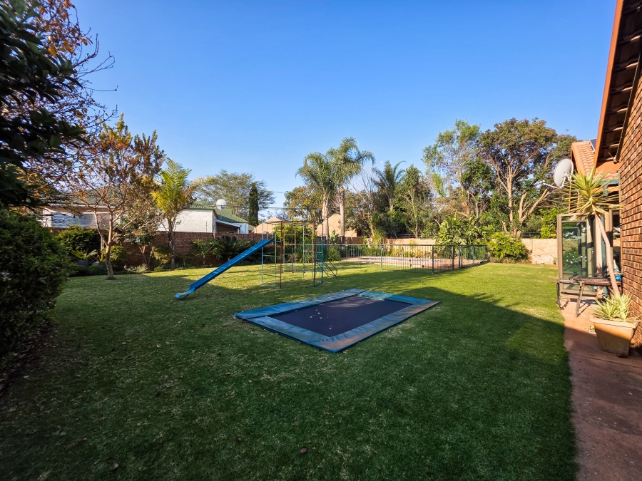 5 Bedroom Property for Sale in Moreleta Park Gauteng