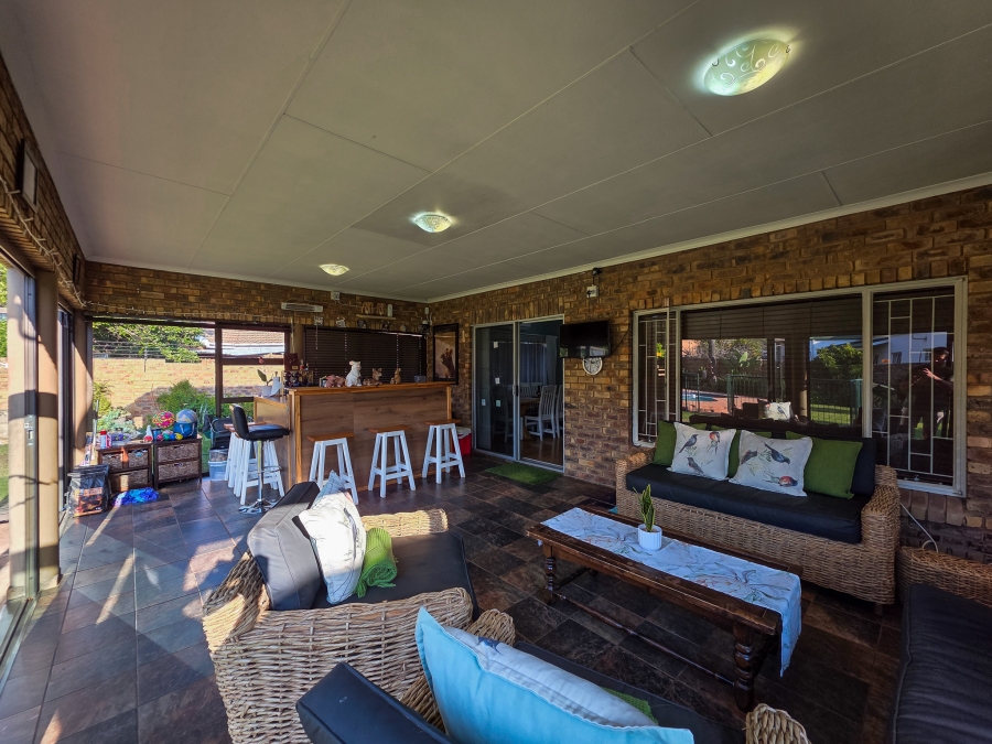 5 Bedroom Property for Sale in Moreleta Park Gauteng