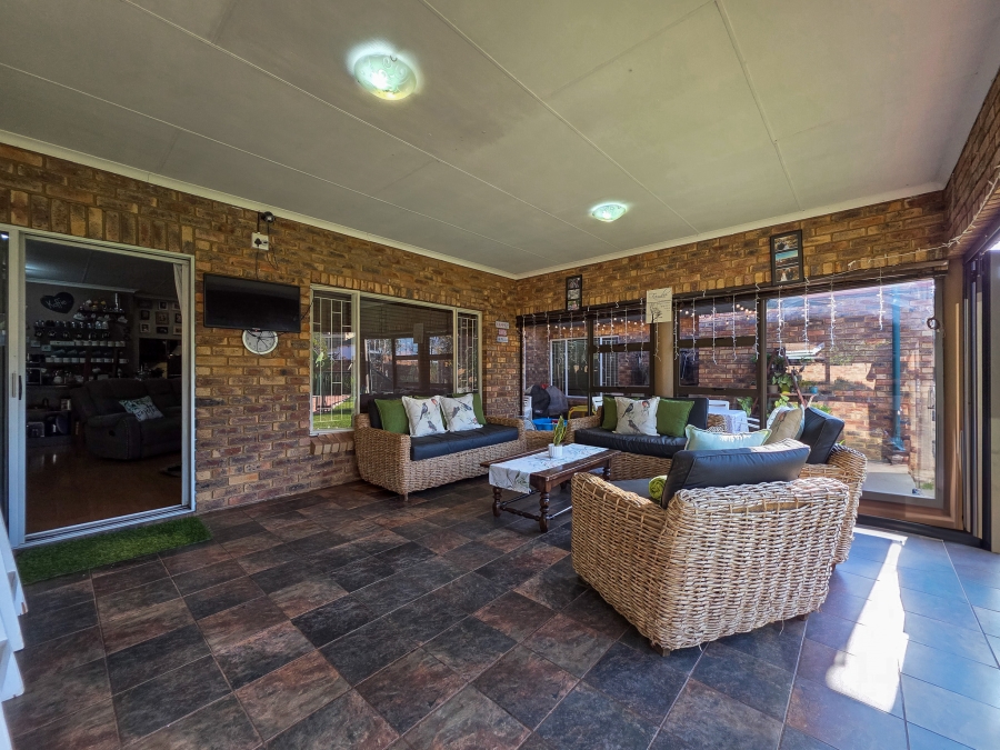 5 Bedroom Property for Sale in Moreleta Park Gauteng