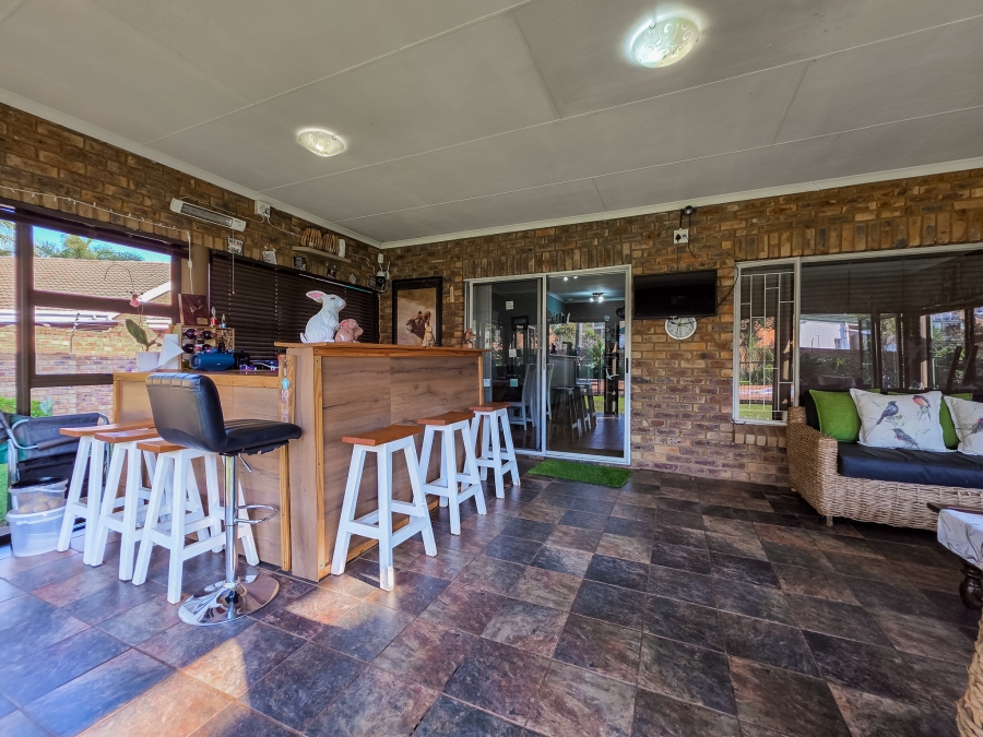 5 Bedroom Property for Sale in Moreleta Park Gauteng