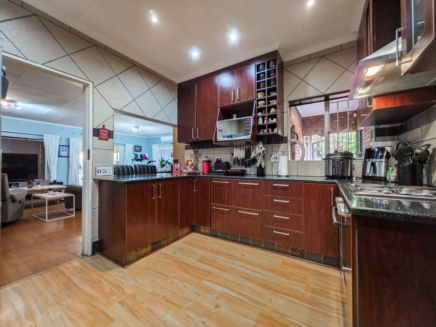 5 Bedroom Property for Sale in Moreleta Park Gauteng