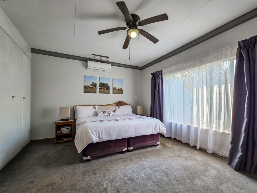5 Bedroom Property for Sale in Moreleta Park Gauteng