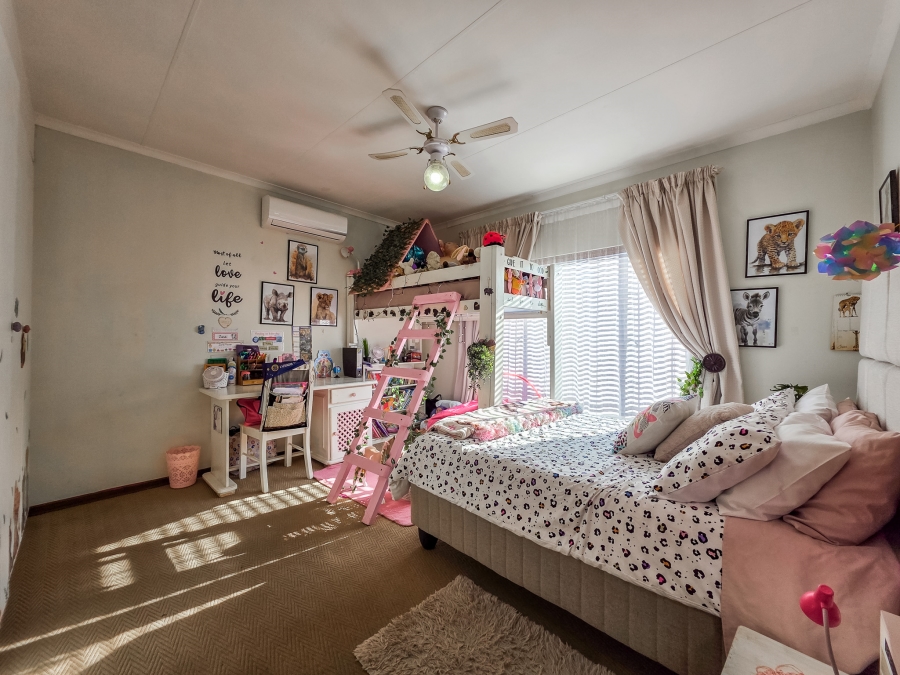 5 Bedroom Property for Sale in Moreleta Park Gauteng