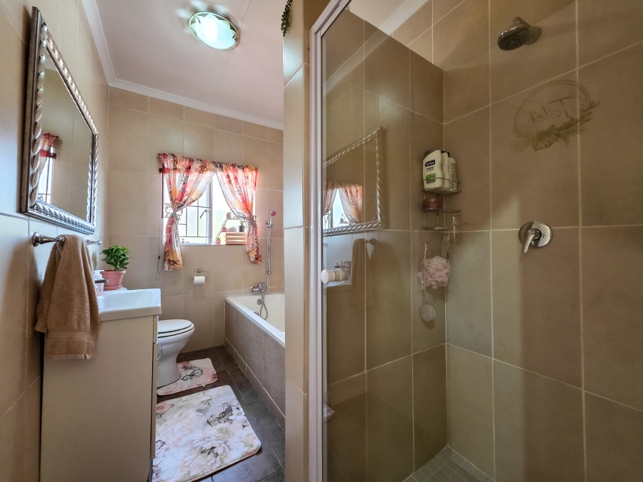 5 Bedroom Property for Sale in Moreleta Park Gauteng