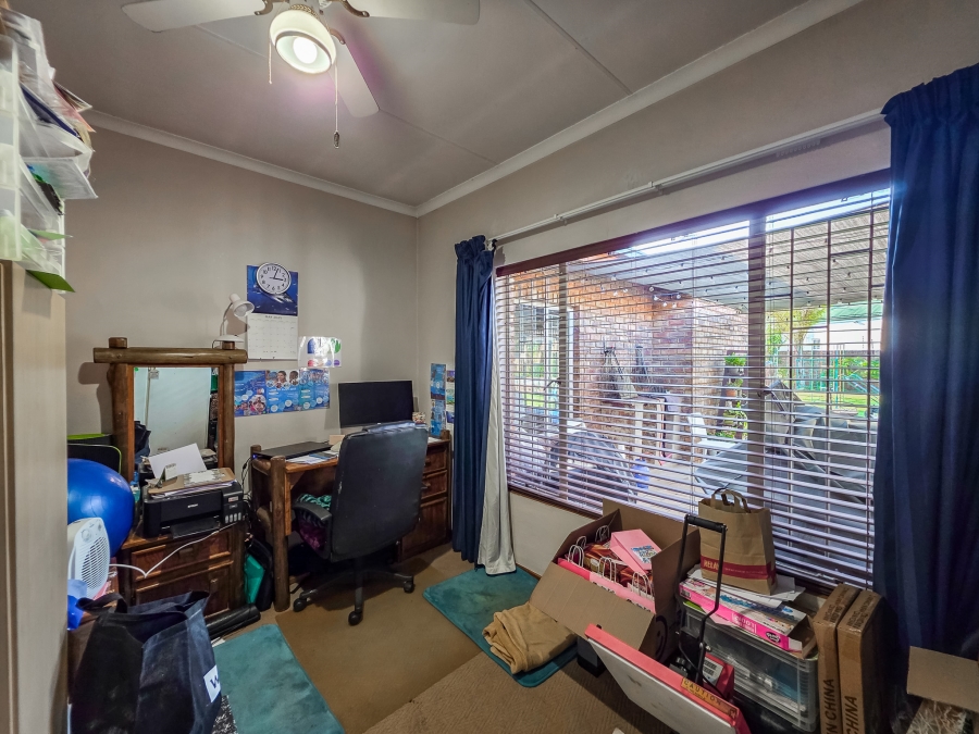 5 Bedroom Property for Sale in Moreleta Park Gauteng