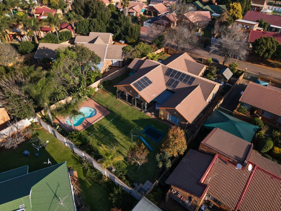 5 Bedroom Property for Sale in Moreleta Park Gauteng