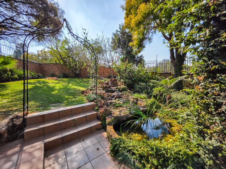 2 Bedroom Property for Sale in Faerie Glen Gauteng