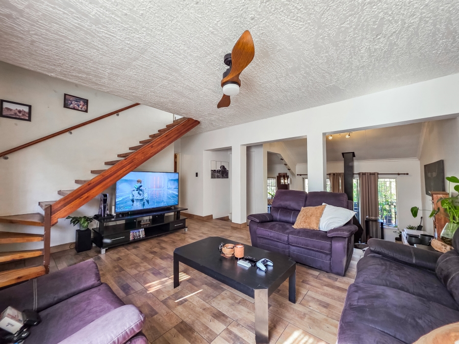 2 Bedroom Property for Sale in Faerie Glen Gauteng