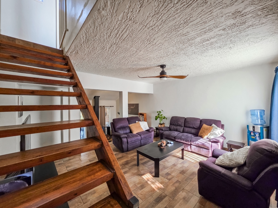 2 Bedroom Property for Sale in Faerie Glen Gauteng
