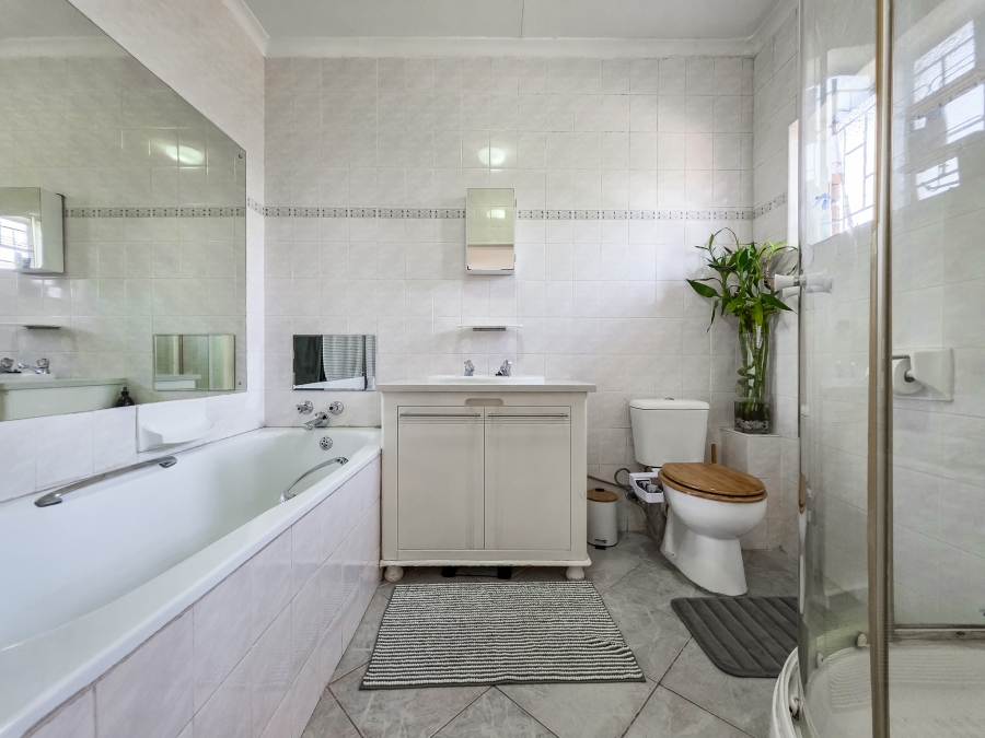 2 Bedroom Property for Sale in Faerie Glen Gauteng