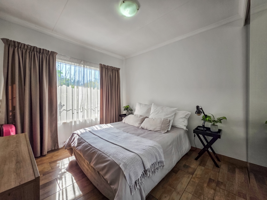 2 Bedroom Property for Sale in Faerie Glen Gauteng