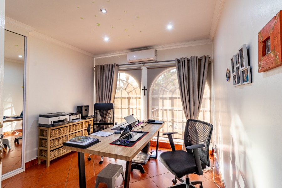 4 Bedroom Property for Sale in Waterkloof Glen Gauteng