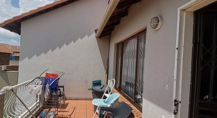 2 Bedroom Property for Sale in Mondeor Gauteng