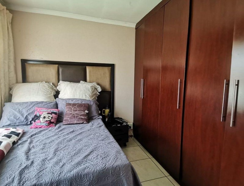2 Bedroom Property for Sale in Mondeor Gauteng