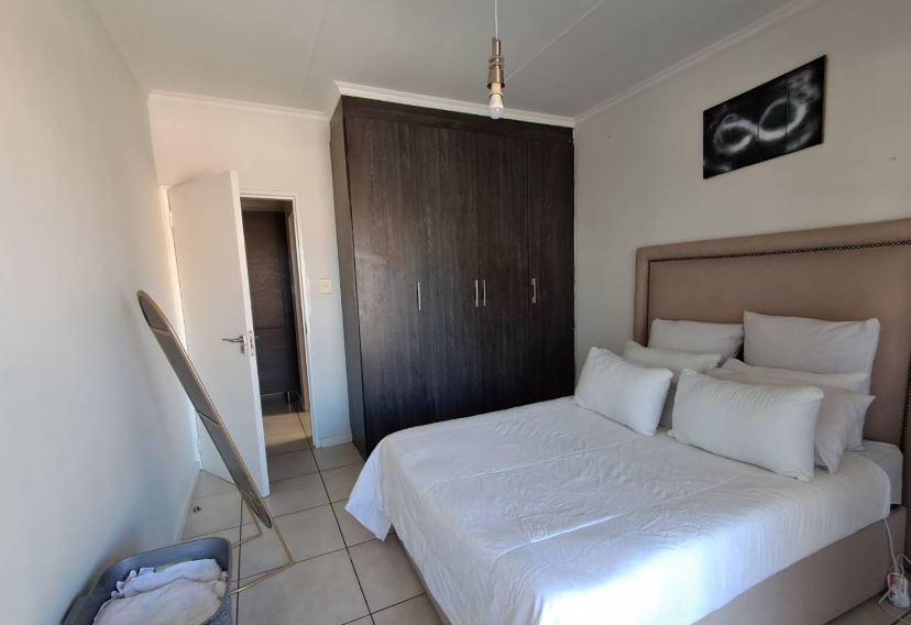 1 Bedroom Property for Sale in Oakdene Gauteng