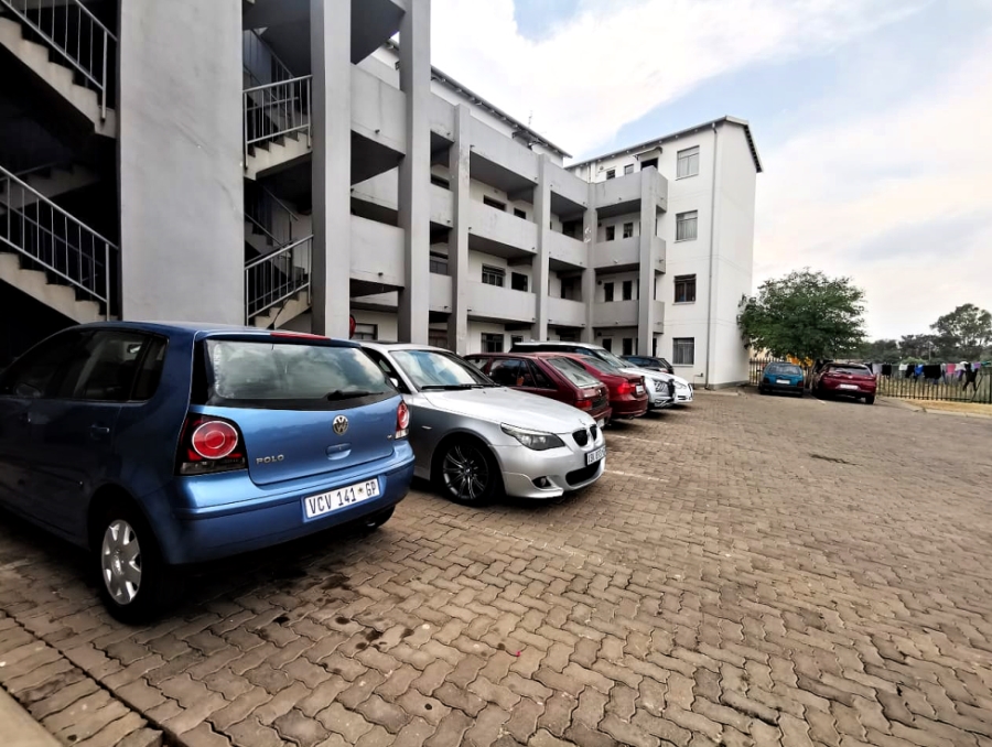 2 Bedroom Property for Sale in Fleurhof Gauteng