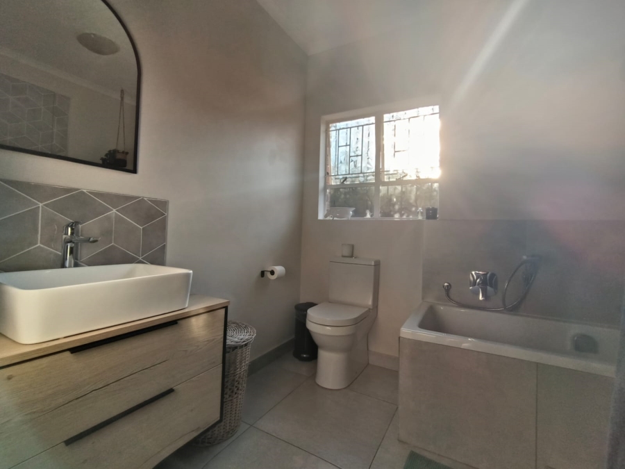 2 Bedroom Property for Sale in Faerie Glen Gauteng