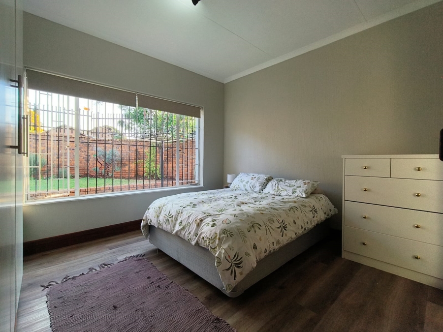 2 Bedroom Property for Sale in Faerie Glen Gauteng