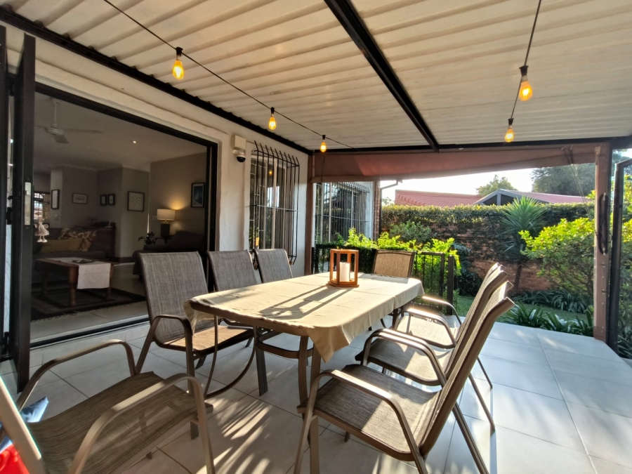 2 Bedroom Property for Sale in Faerie Glen Gauteng