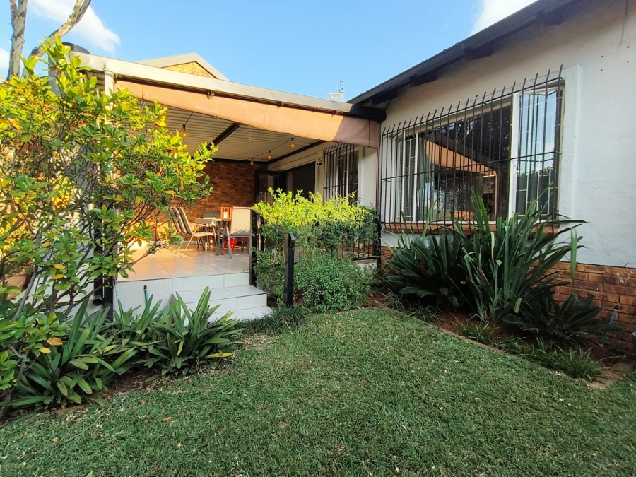 2 Bedroom Property for Sale in Faerie Glen Gauteng