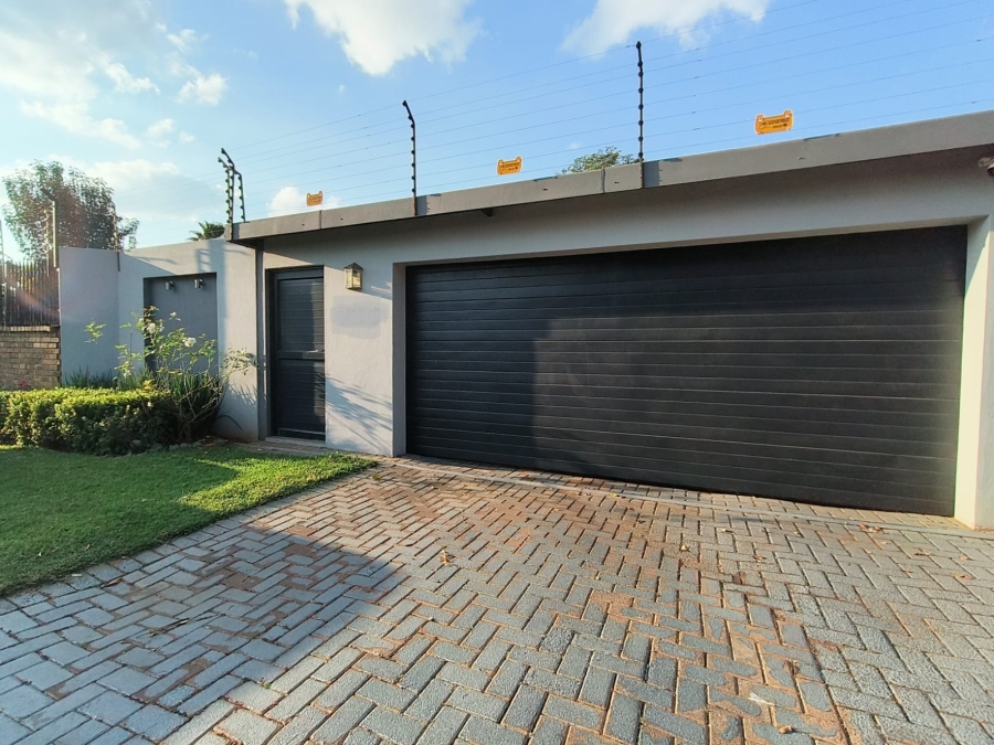 2 Bedroom Property for Sale in Faerie Glen Gauteng