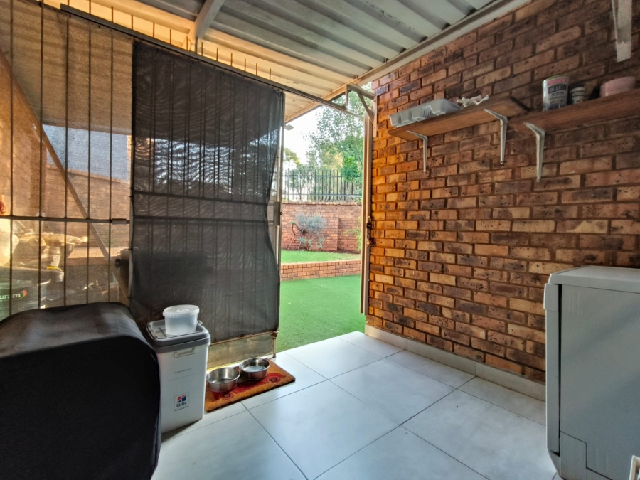2 Bedroom Property for Sale in Faerie Glen Gauteng