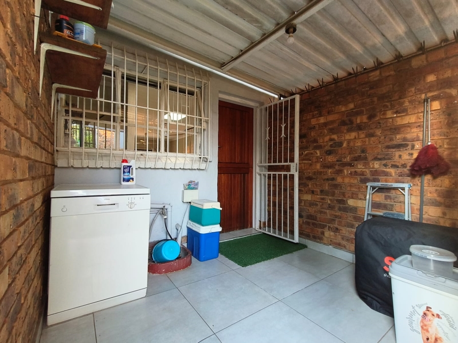 2 Bedroom Property for Sale in Faerie Glen Gauteng