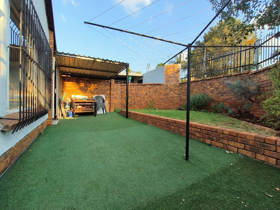 2 Bedroom Property for Sale in Faerie Glen Gauteng