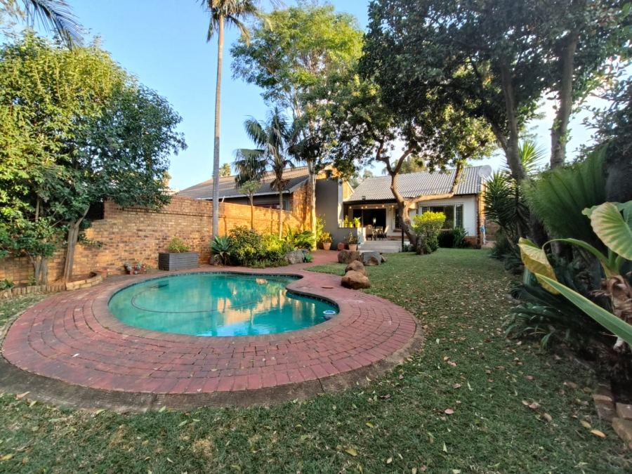 2 Bedroom Property for Sale in Faerie Glen Gauteng