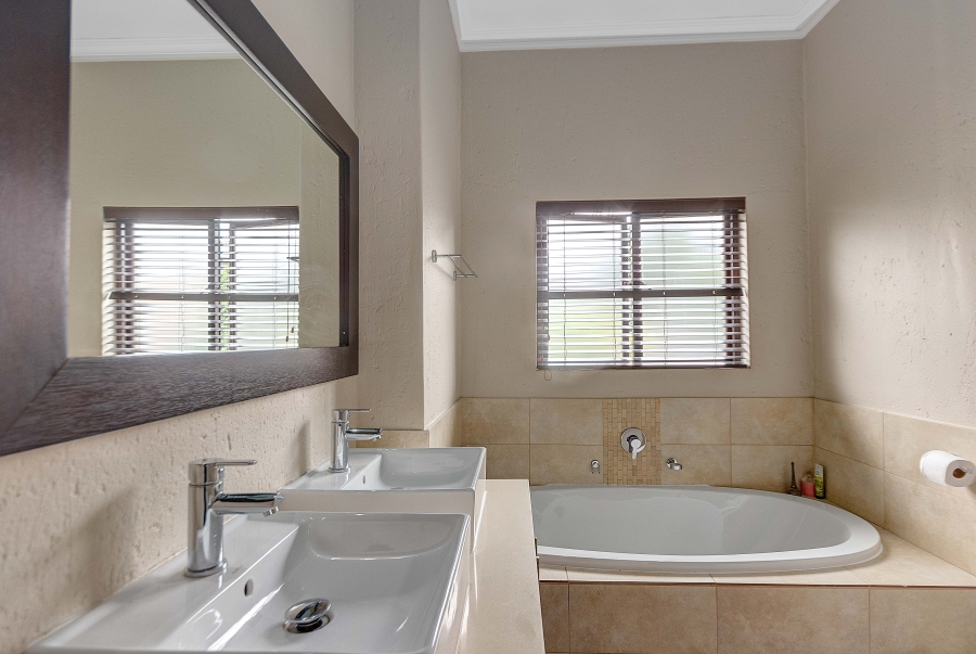 To Let 3 Bedroom Property for Rent in Broadacres Gauteng