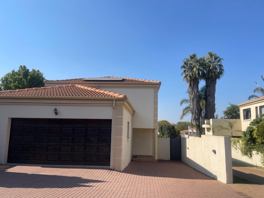4 Bedroom Property for Sale in Broadacres Gauteng