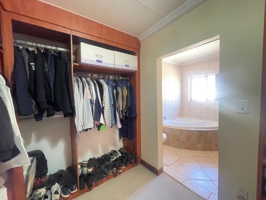 4 Bedroom Property for Sale in Broadacres Gauteng