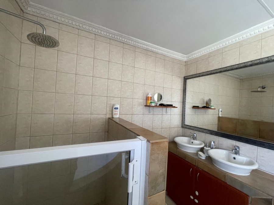 4 Bedroom Property for Sale in Broadacres Gauteng