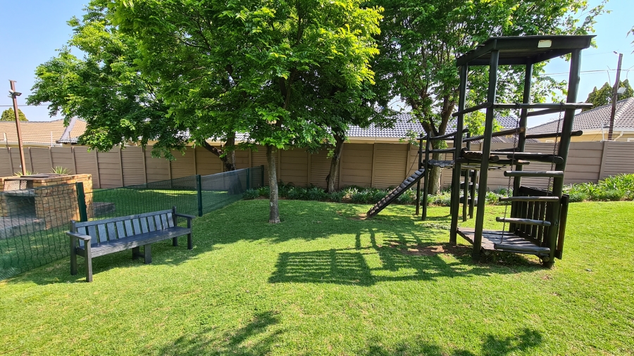 2 Bedroom Property for Sale in Sunninghill Gauteng