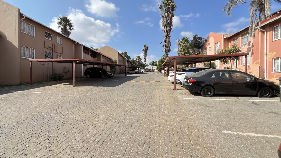 2 Bedroom Property for Sale in Lindhaven Gauteng