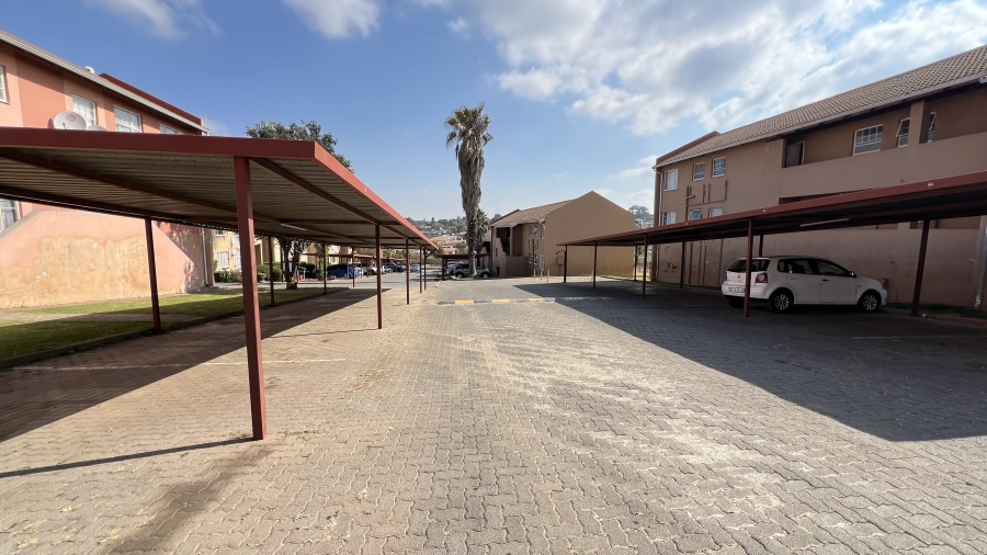 2 Bedroom Property for Sale in Lindhaven Gauteng