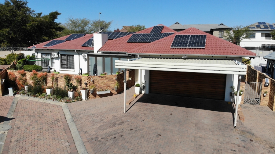 4 Bedroom Property for Sale in Greenstone Hill Gauteng