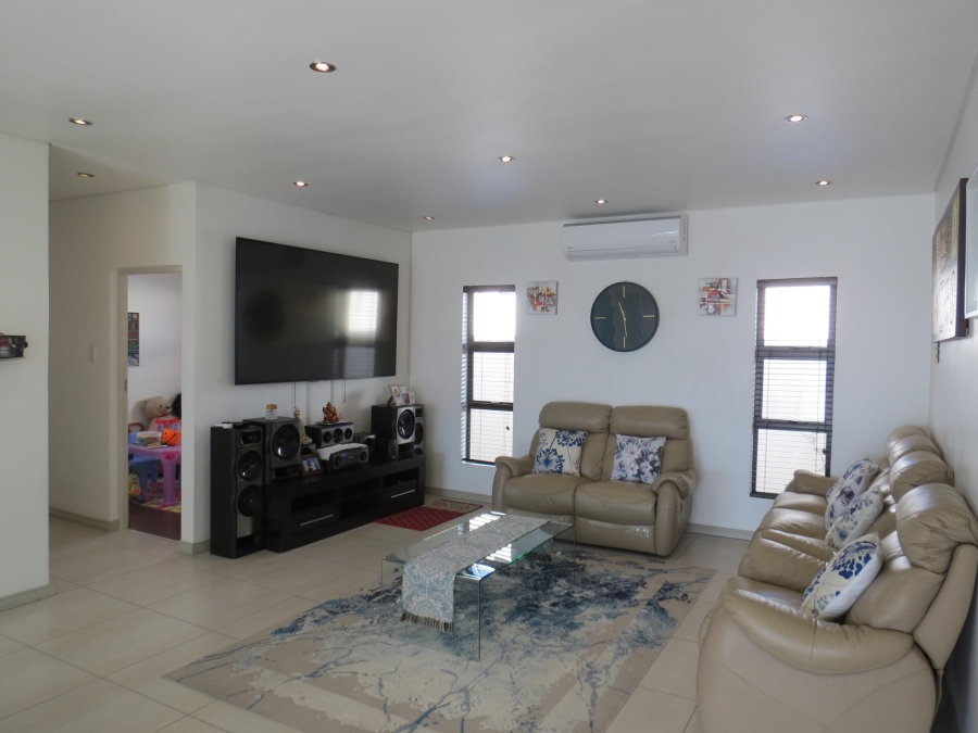 4 Bedroom Property for Sale in Greenstone Hill Gauteng